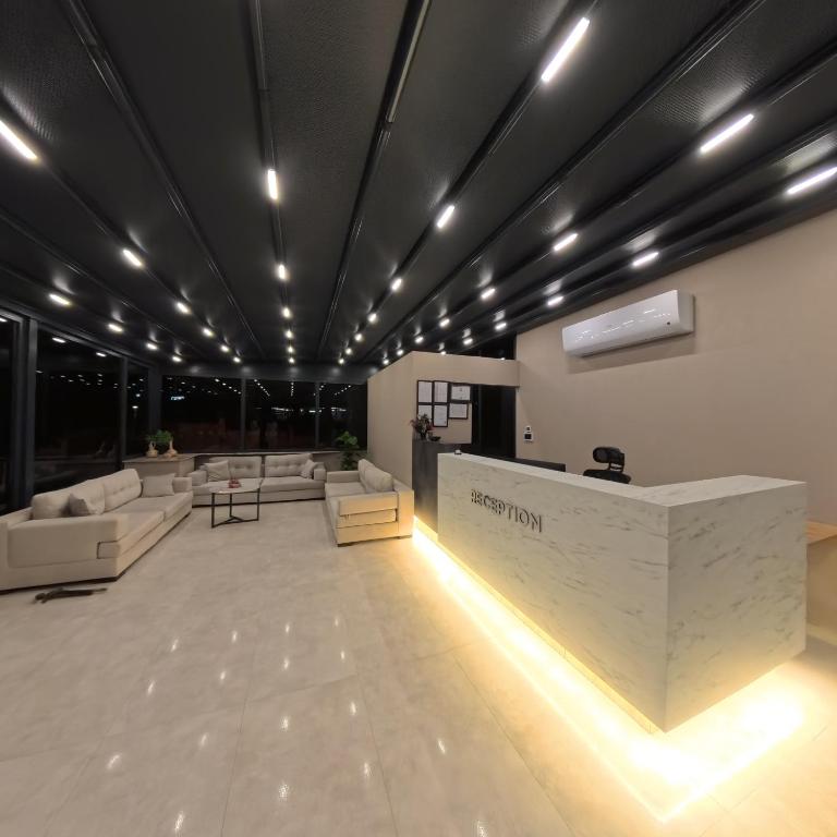 TV a/nebo společenská místnost v ubytování Naturalis Pamukkale Otel