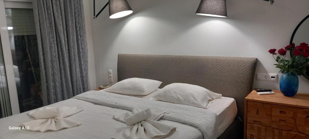 A bed or beds in a room at GIANNIS