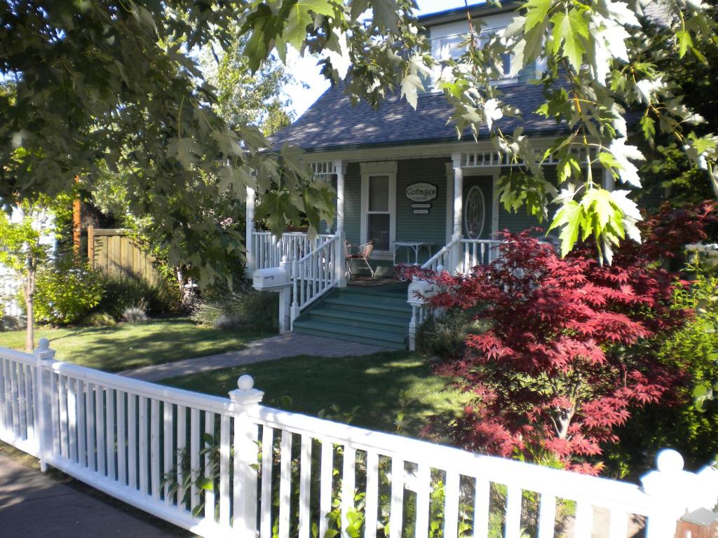 a white fence in front of a house at Second Street Cottages in Ashland