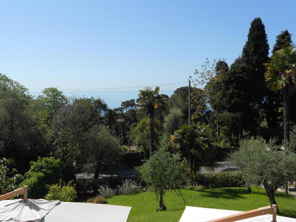 a view of the garden from the house at Albergo Blueline in Tellaro