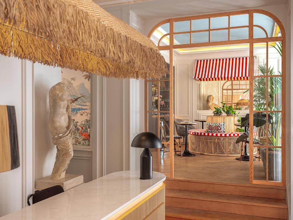 Hôtel Zélie Champs-Elysées - Resim 19