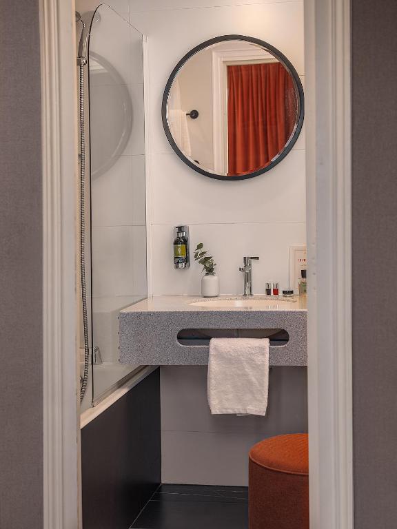 Hôtel Zélie Champs-Elysées - Resim 41