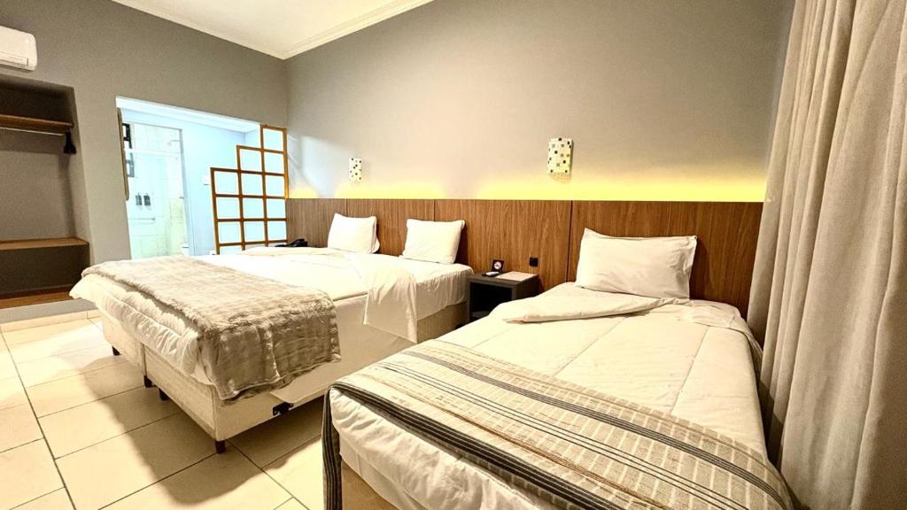 Postel nebo postele na pokoji v ubytování HOTEL DEL REY CURITIBA by POTY - NA FAMOSA RUA XV DE NOVEMBRO