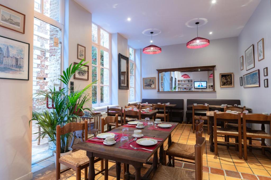 Restaurace v ubytování Hôtel Les Trois Luppars