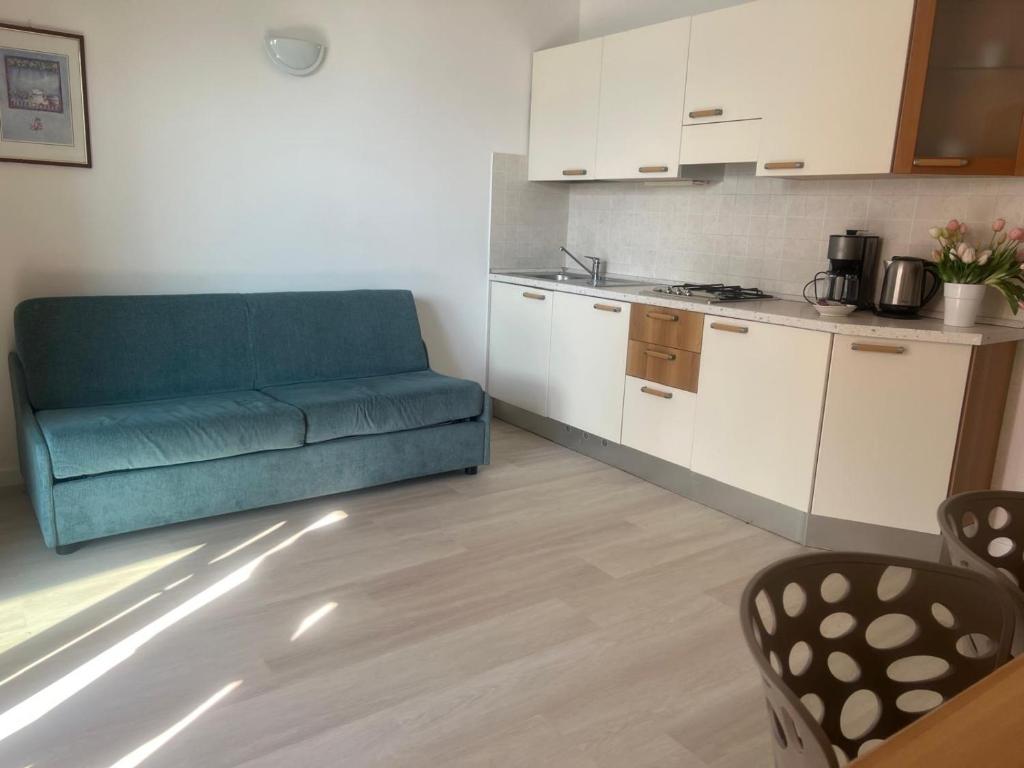 A kitchen or kitchenette at Residence Villa al Lido