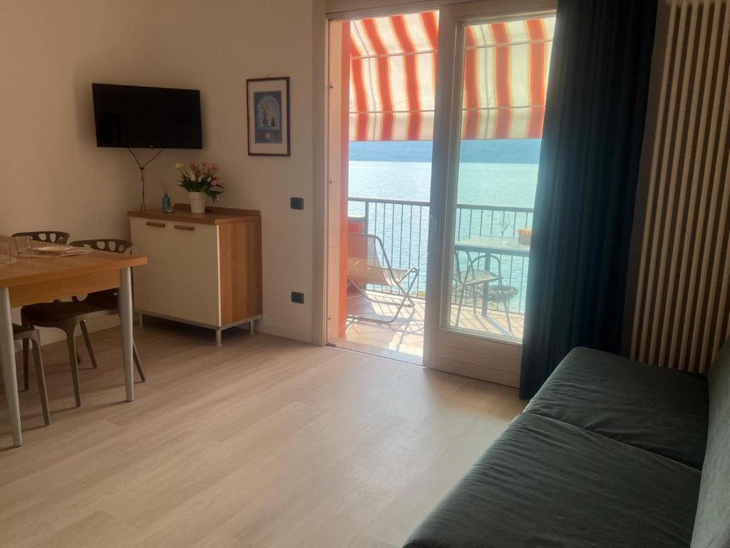 A television and/or entertainment centre at Residence Villa al Lido