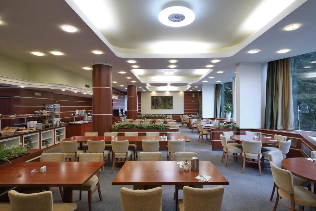 Restaurace v ubytování Interhotel Montana