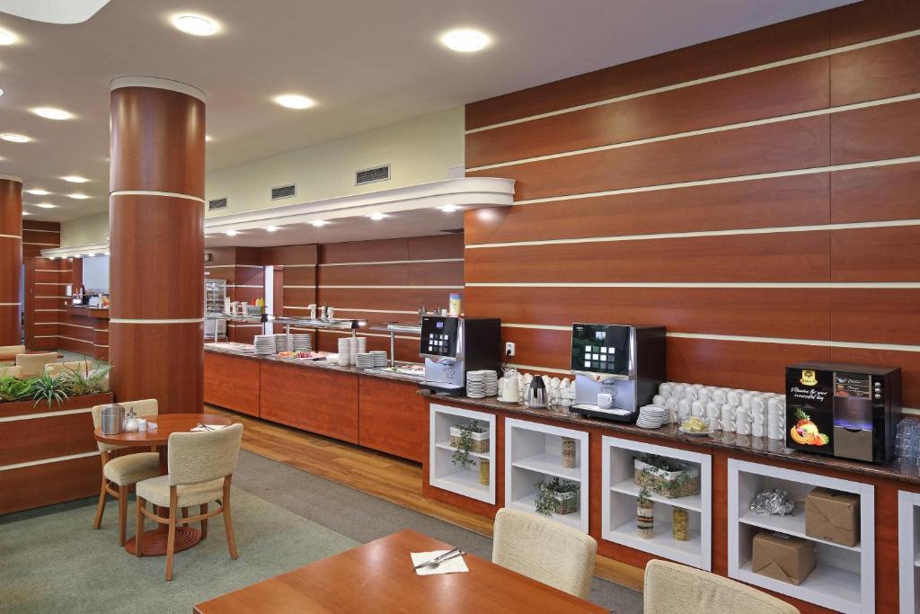 Příslušenství pro přípravu čaje a kávy v ubytování Interhotel Montana