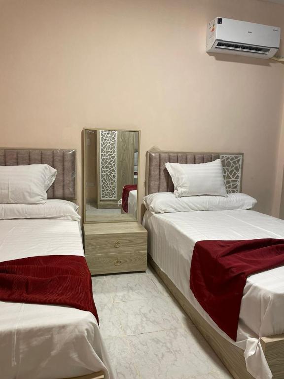 Postel nebo postele na pokoji v ubytování Halfmoon House