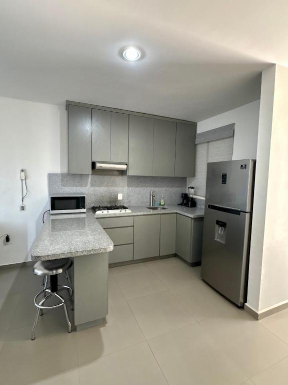 Depa de 3 Recamaras en CERRITOS a 2 cuadras de PLAYA ! - 303 V -