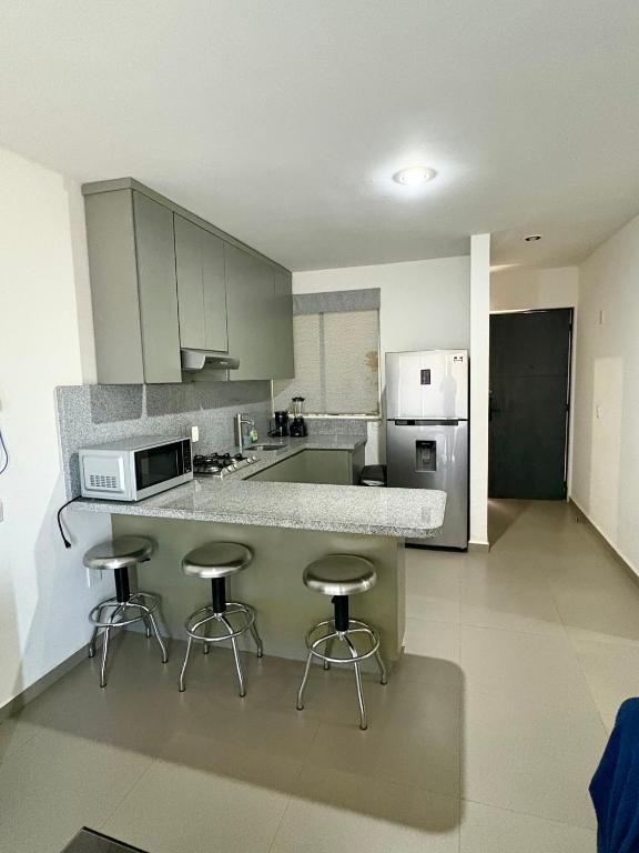 Depa de 3 Recamaras en CERRITOS a 2 cuadras de PLAYA ! - 303 V -