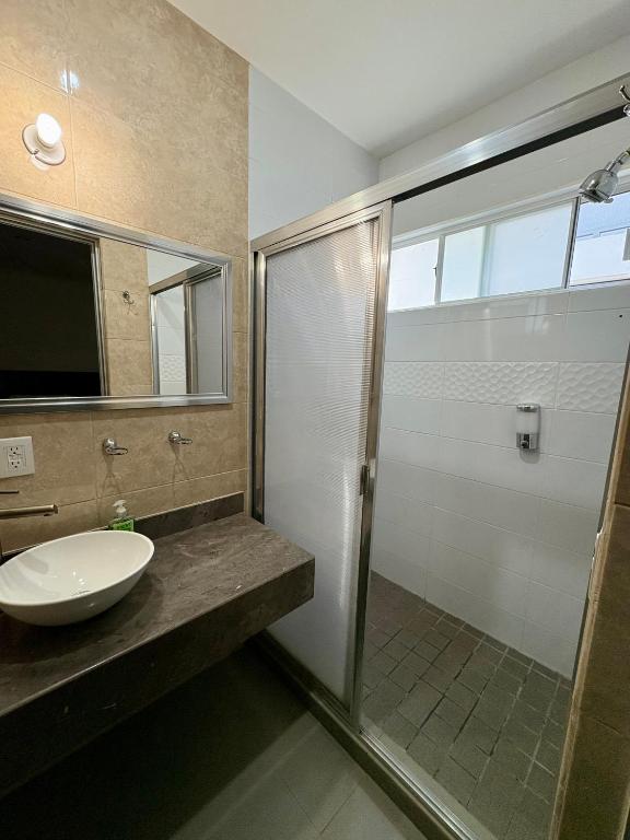 Depa de 3 Recamaras en CERRITOS a 2 cuadras de PLAYA ! - 303 V -