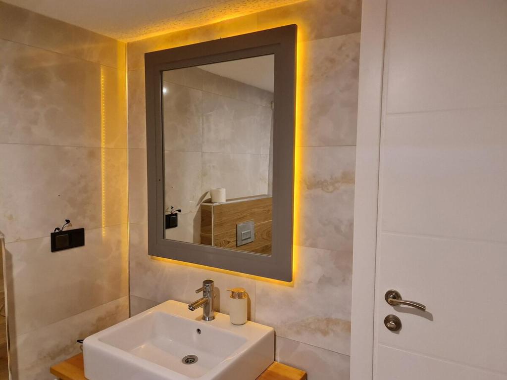 Koupelna v ubytování Casa Rosa Luxury Villa w heated Pool
