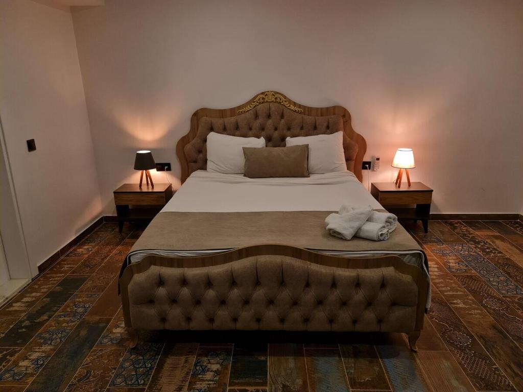 Postel nebo postele na pokoji v ubytování Casa Rosa Luxury Villa w heated Pool