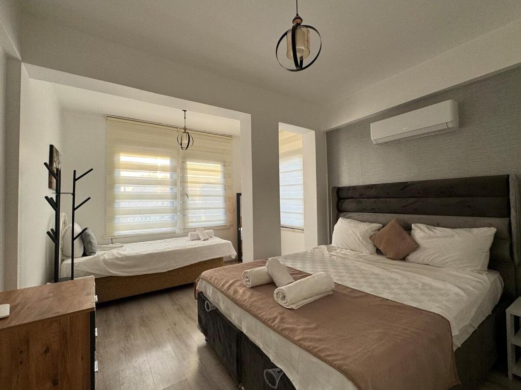 Postel nebo postele na pokoji v ubytování Casa Rosa Luxury Villa w heated Pool