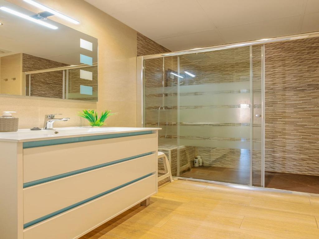 Koupelna v ubytování Belvilla by OYO Cozy apartment