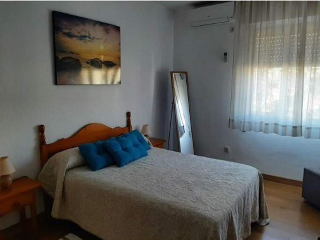 Postel nebo postele na pokoji v ubytování Belvilla by OYO Cozy apartment
