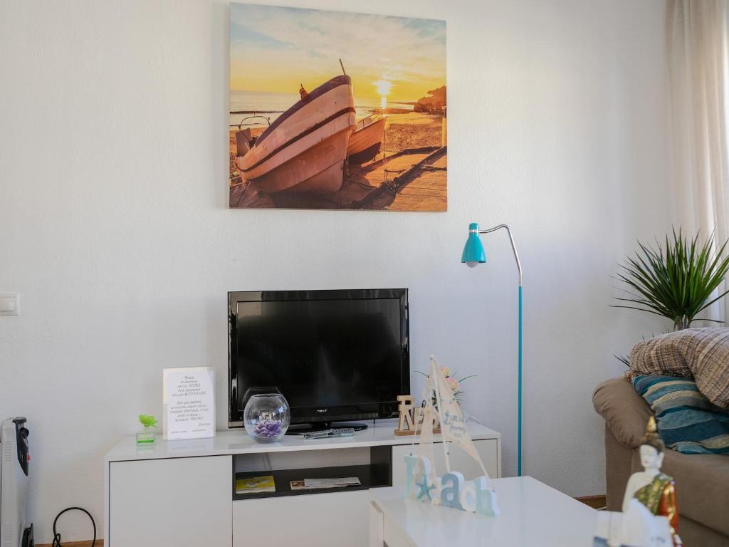 TV a/nebo společenská místnost v ubytování Belvilla by OYO Cozy apartment