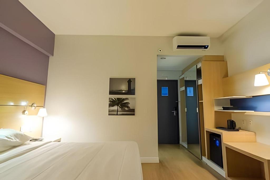 Postel nebo postele na pokoji v ubytování Stay Inn Santos Sua acomodação com cara de Hotel
