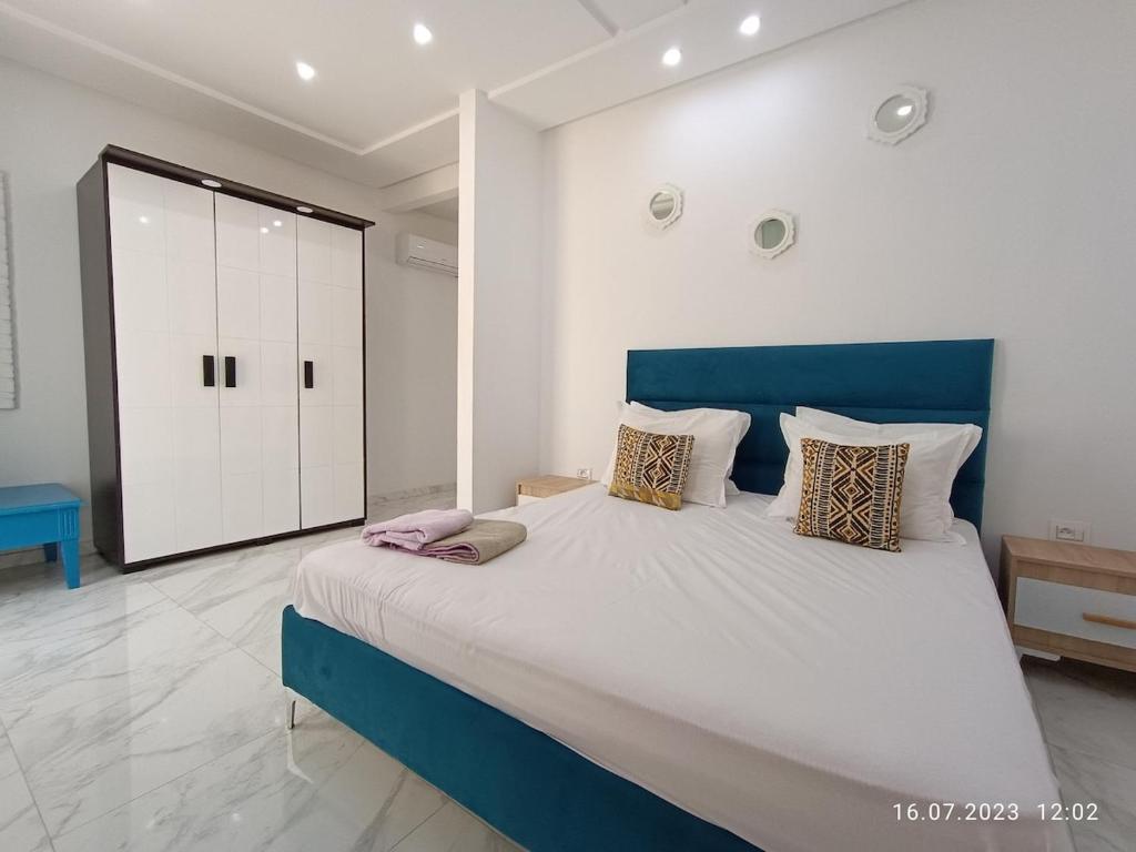 Postel nebo postele na pokoji v ubytování LEO Haute standing appartment S1 center ville Monastir