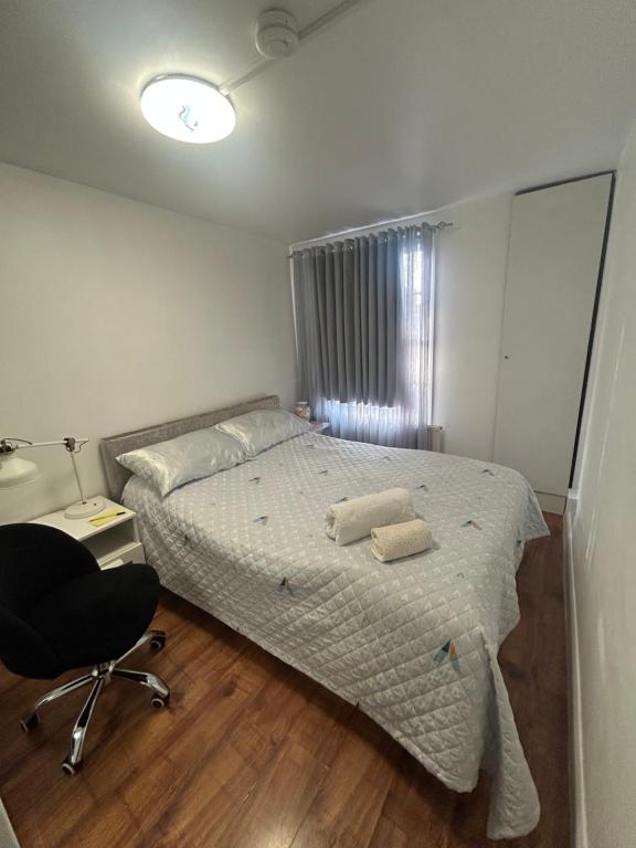 a bedroom with a bed and a desk and a chair at Cosy Room in Flat - Central Location in London