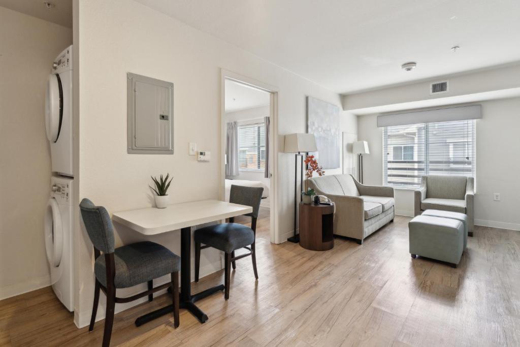 Χώρος καθιστικού στο Simplicity At The Rim 1415 I Spacious 1 Bed 1 Bth
