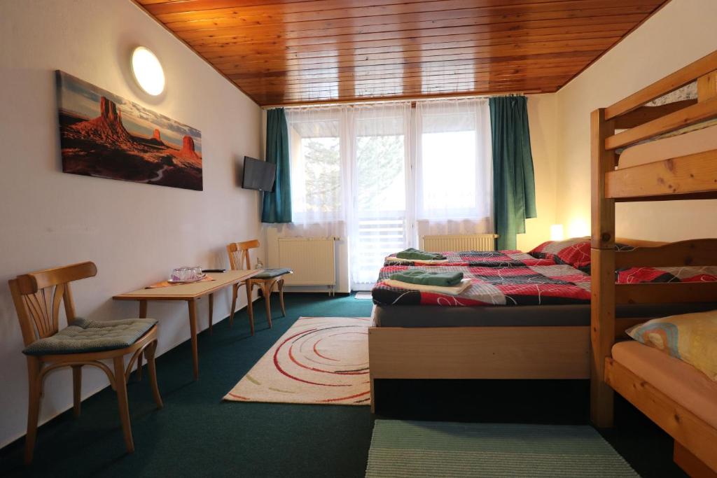 Postel nebo postele na pokoji v ubytování Penzion Tesák-ČERŇAVA