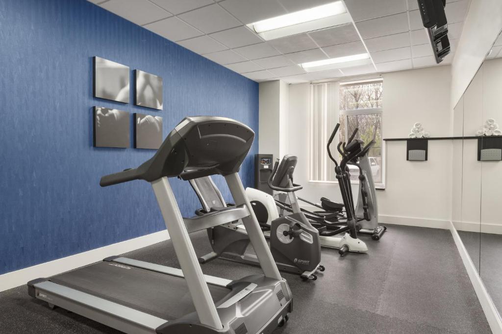 Country Inn & Suites by Radisson Nashville Airport TN photo