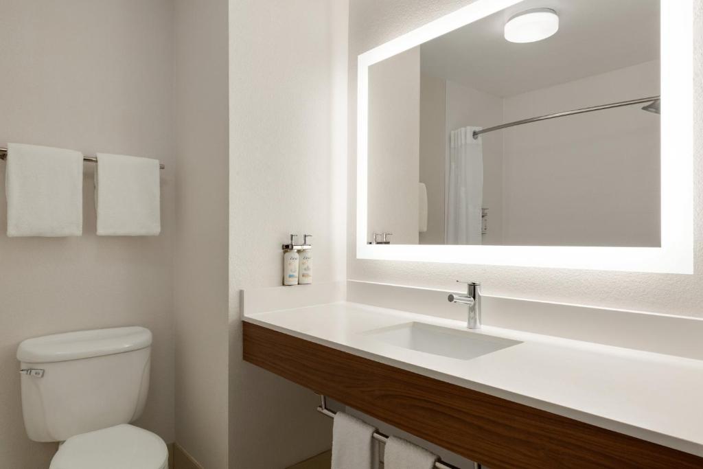 Holiday Inn Express- West Sacramento by IHG - Queen Kamer - Toegang Voor Gehandicapten