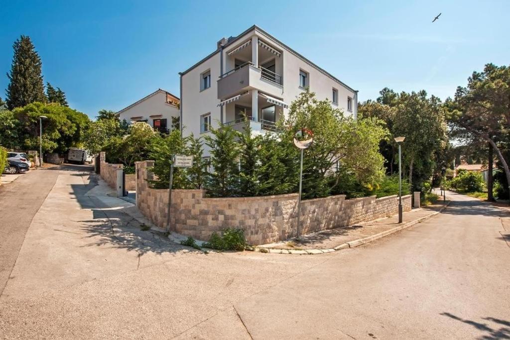Apartments with parking space Rovinj - 24440