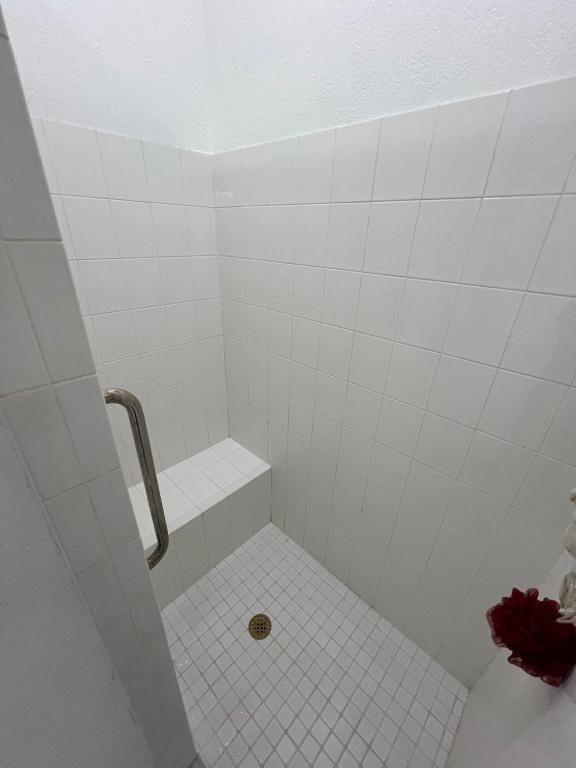 Koupelna v ubytování 4BR 3BA Home with Pool 7mins from Springs