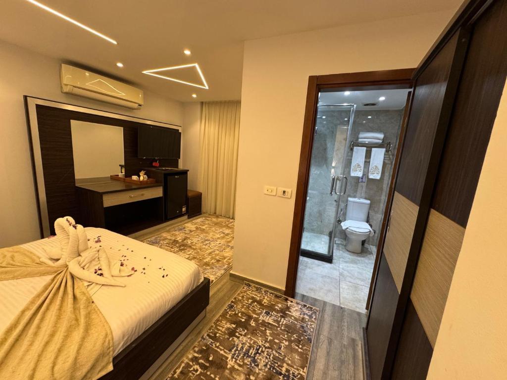 Postel nebo postele na pokoji v ubytování Kayan Pyramids Hotel