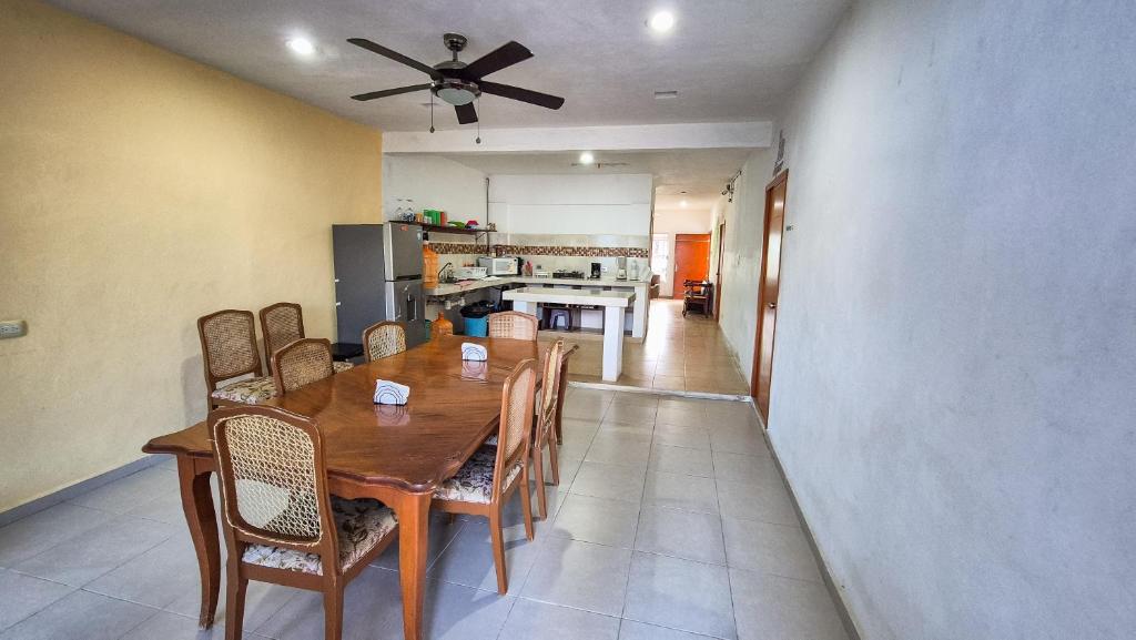 Kuchyň nebo kuchyňský kout v ubytování Hotel Monserrat