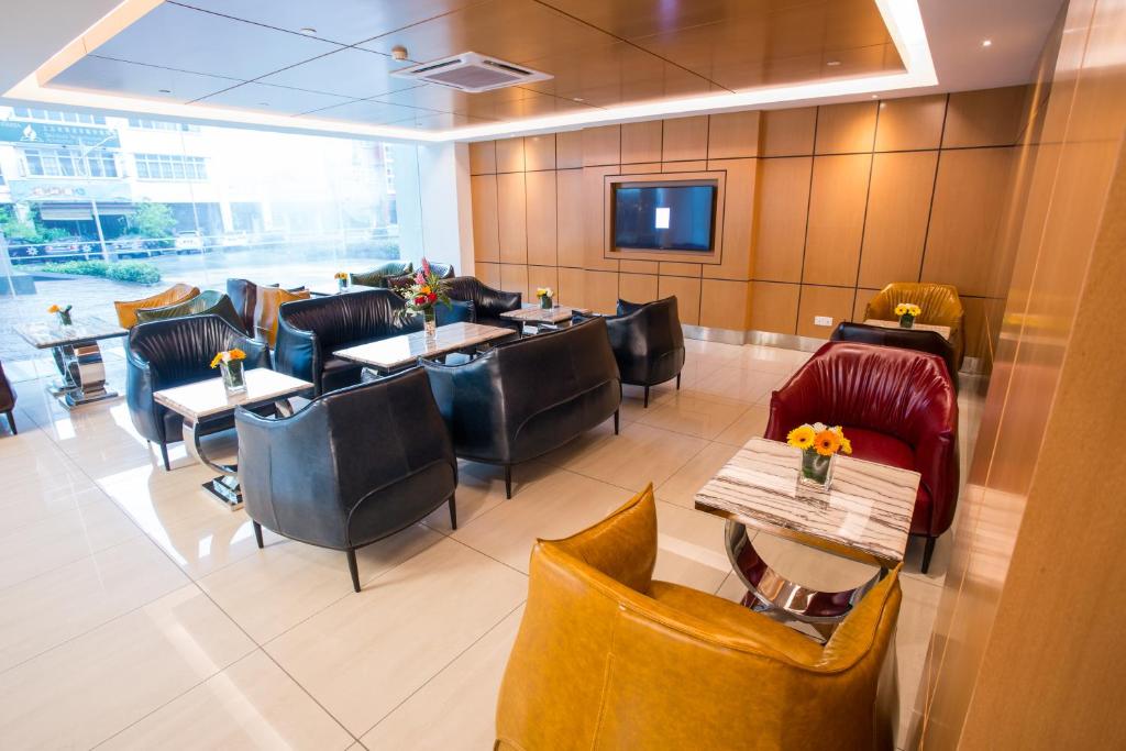 TV a/nebo společenská místnost v ubytování V8 Hotel Johor Bahru