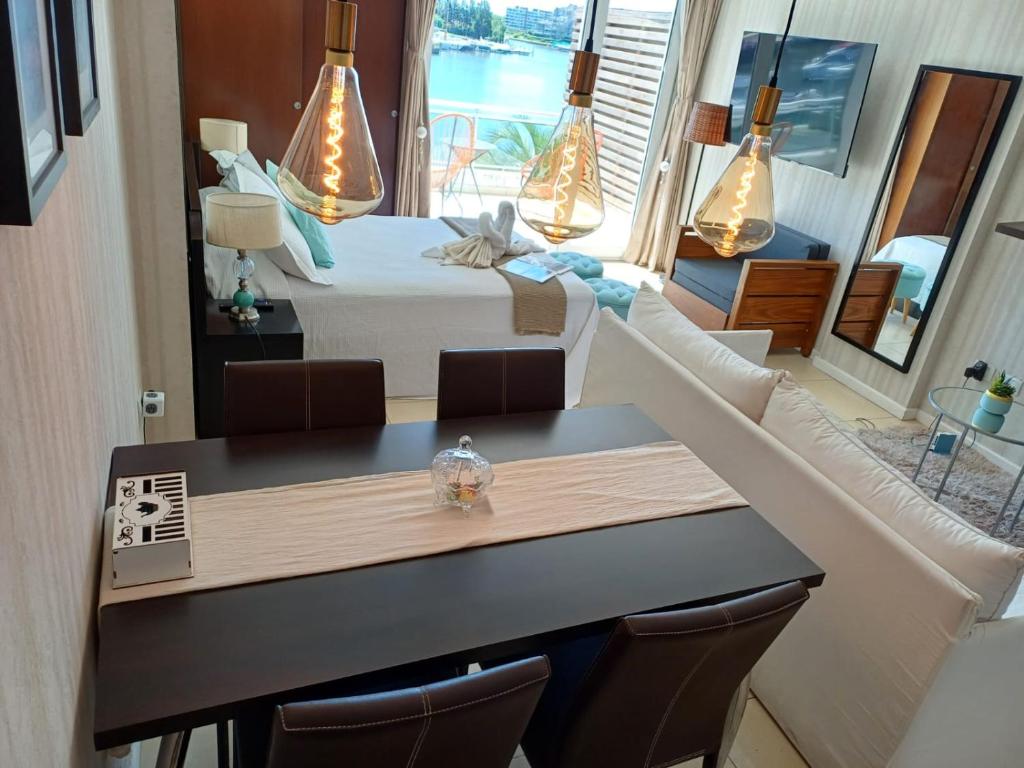 Apart , Departamento condominio en Bahia grande Nordelta con balcon y vista a la bahia , piscina ext