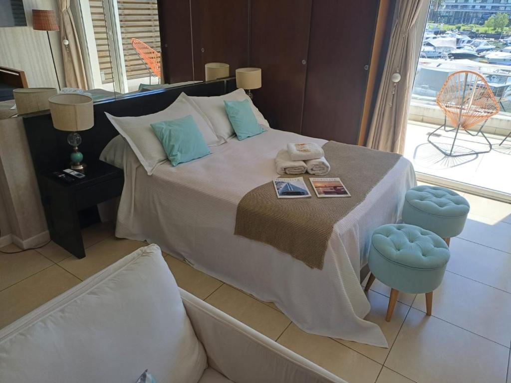 Apart , Departamento condominio en Bahia grande Nordelta con balcon y vista a la bahia , piscina ext