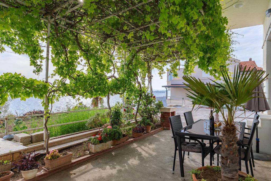 Vonkajšia záhrada v ubytovaní Seaside Ante Apartments