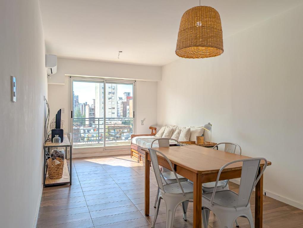 TV a/nebo společenská místnost v ubytování Frente al sanatorio de la mujer - totalmente equipado y con balcon