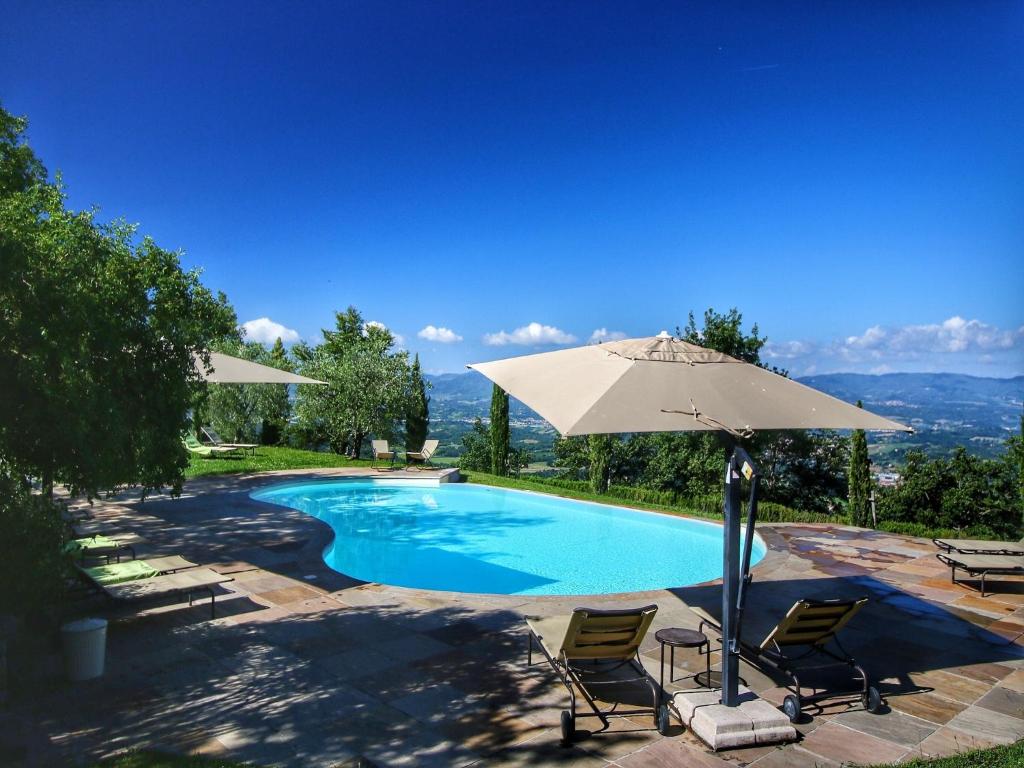 Bazén v ubytovaní Detached villa for 6-pers with outdoor swimming pool alebo v jeho blízkosti