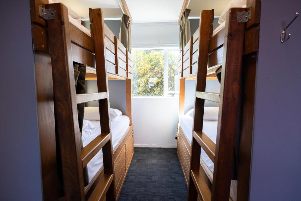 Postel nebo postele na pokoji v ubytování Haka House Taupo