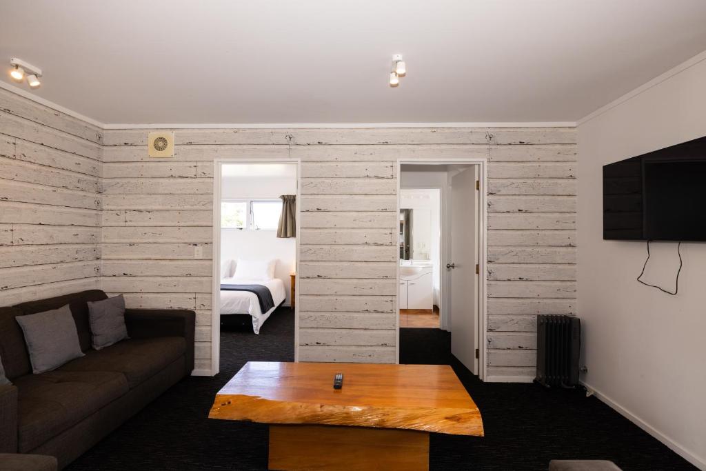 Postel nebo postele na pokoji v ubytování Haka House Taupo