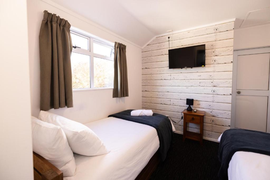 Postel nebo postele na pokoji v ubytování Haka House Taupo
