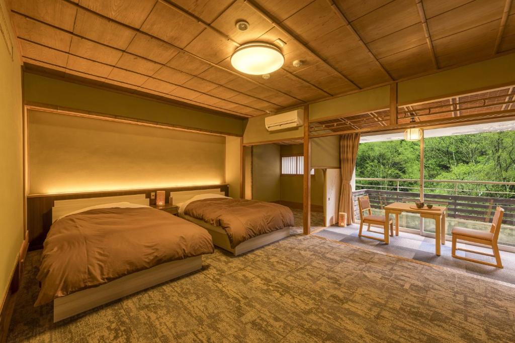 Postel nebo postele na pokoji v ubytování Ooedo Onsen Monogatari Premium Yoshinoya Irokuen