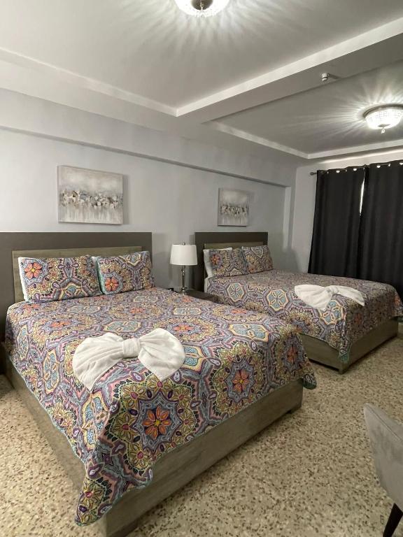 Postel nebo postele na pokoji v ubytování Itza-Bella Suites