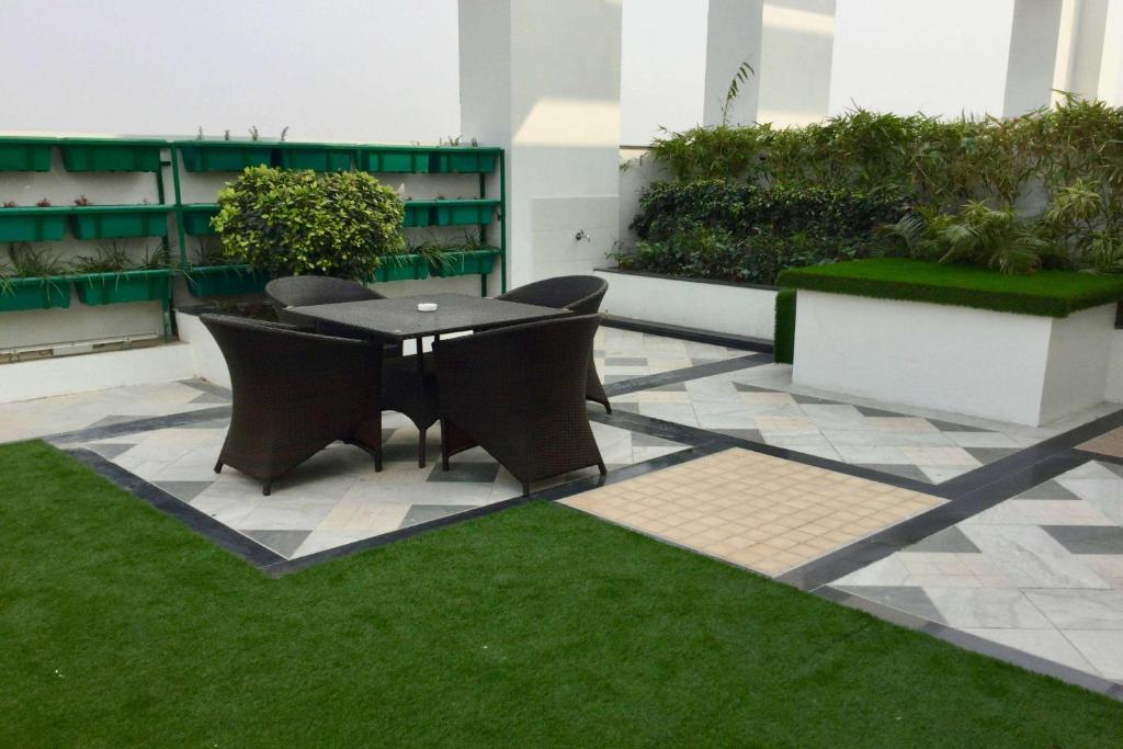 Zahrada ubytování Ramada by Wyndham Ghaziabad Vasundhara