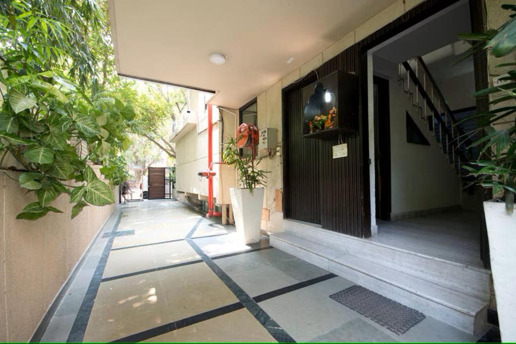تصویر اتاق‌های Niksen Hotel's At Saket - تصویر ۲