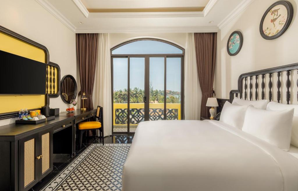 Giường trong phòng chung tại Nesta Hoian Resort & Spa