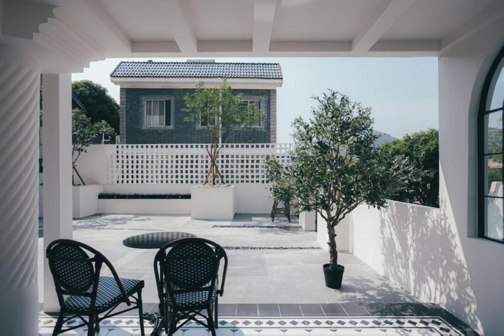 Balkón nebo terasa v ubytování Hangzhou West Lake Youshan Villa