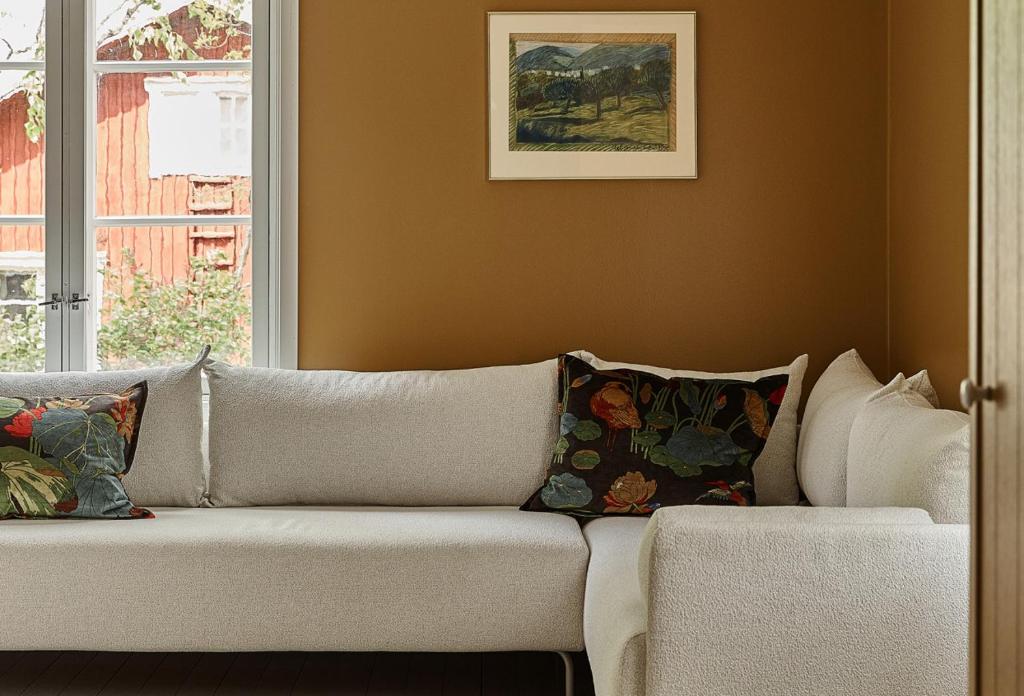a white couch in a room with a window at Stay North Matri House Iida in Mathildedal