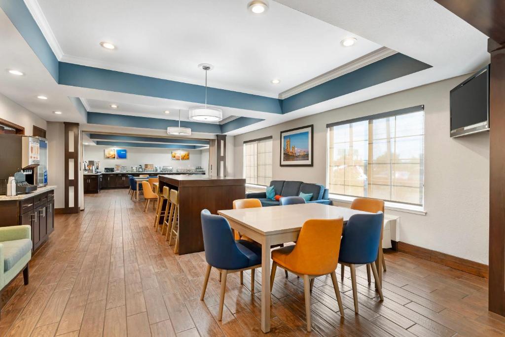 Comfort Inn & Suites Sacramento - University Area photo